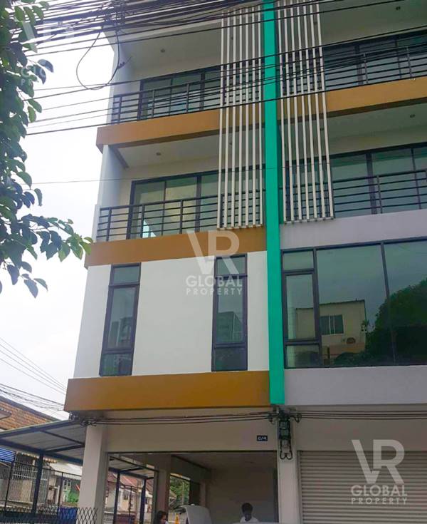 รหัสทรัพย์ 172 ขายอาคารพานิชย์ย่านเสนานิคม ตกแต่งพร้อมใช้งาน มีการต่อเติมหลังคาด้านข้างไว้ให้แล้ว